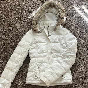 Hollister Women's White Down Feather Jacket with Faux Fur Hood
